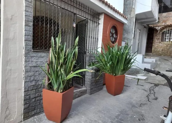 Casa simples, próxima à Praia dos Anjos