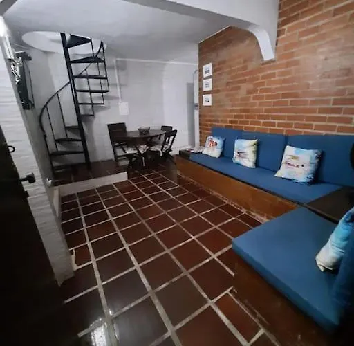 Casa simples, próxima à Praia dos Anjos